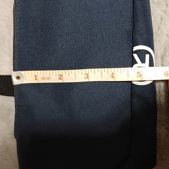 Levi's Unisex Sling Crossbody Belt Bag - Picture 10 of 10